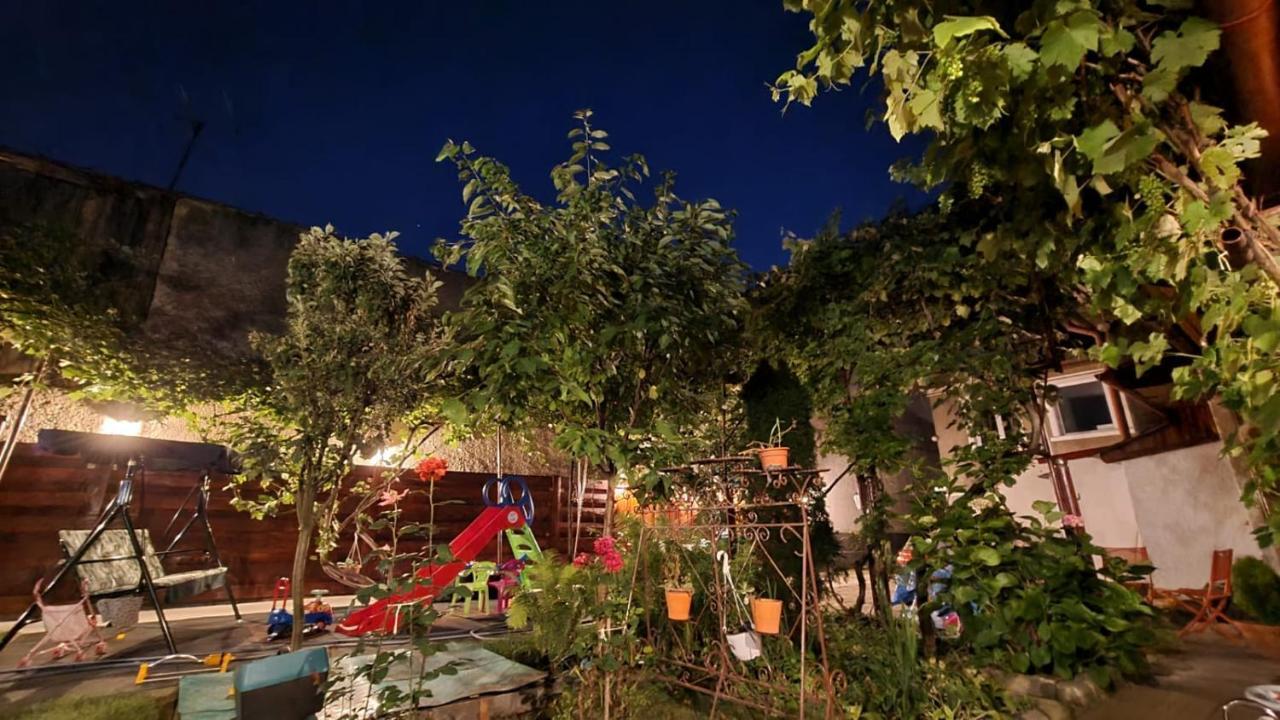Garsoniera Cocheta Zona Coresi Mall Braşov Exterior foto